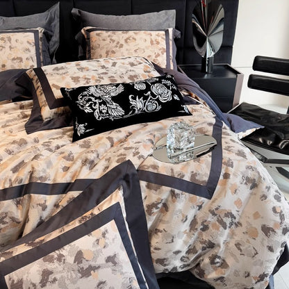 Jacquard-musterte Wendebettwäsche Set mit Satinbesatz und dekorativen Kissenbezügen