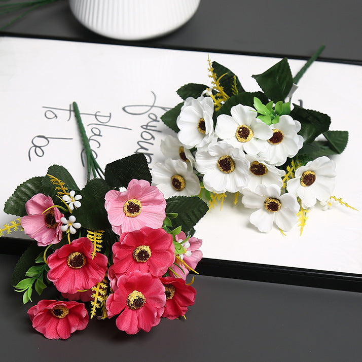 Dekorative Blumenstrauß für die Wohnkultur Anzeige