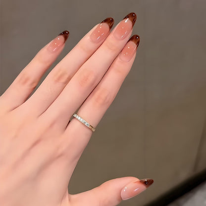 Kunstnagelset mit eleganten Ombre-Spitzen Brehn