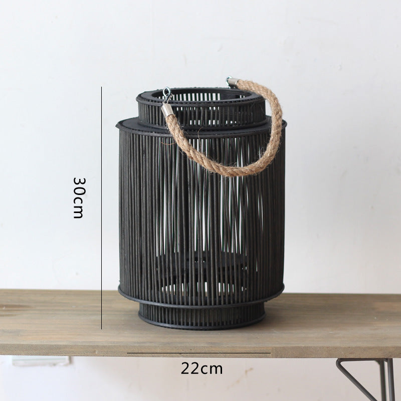 Dekorative Laterne aus geflochtenem Material Brehn