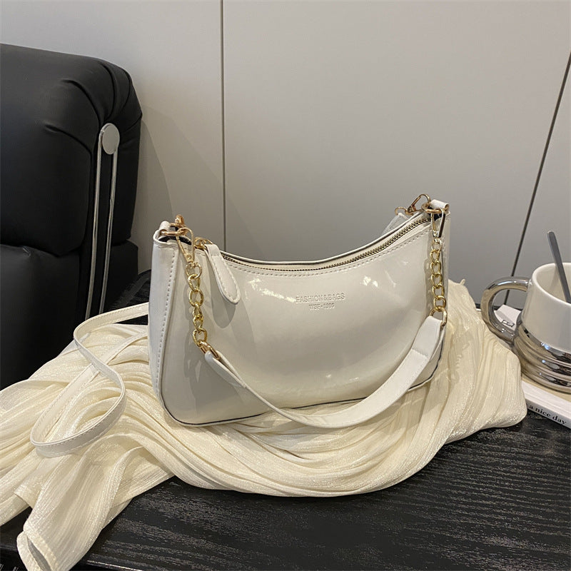 Glänzende lackierte Leder Crossbody-Handtasche