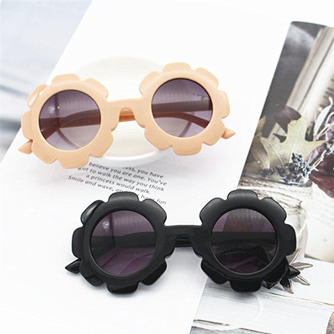 Damen modische Sonnenbrille im floralen Design Brehn