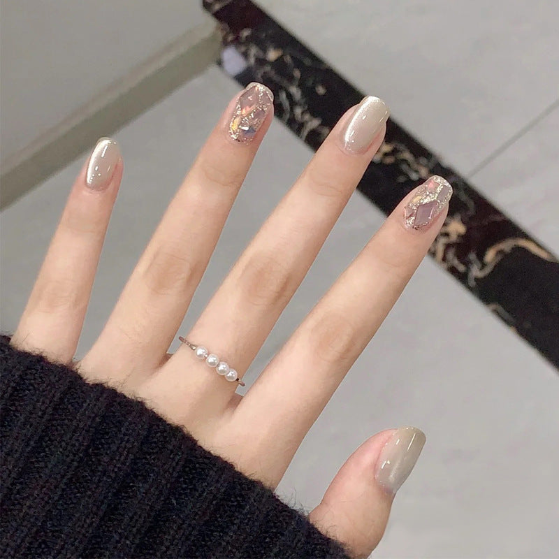 Elegante Press-On-Nagel-Set mit künstlerischen Designs Brehn