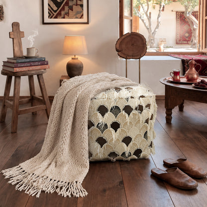 Gefüllter Bodensitzpouf im Ethno-Jacquard mit dekorativen Fransen Brehn