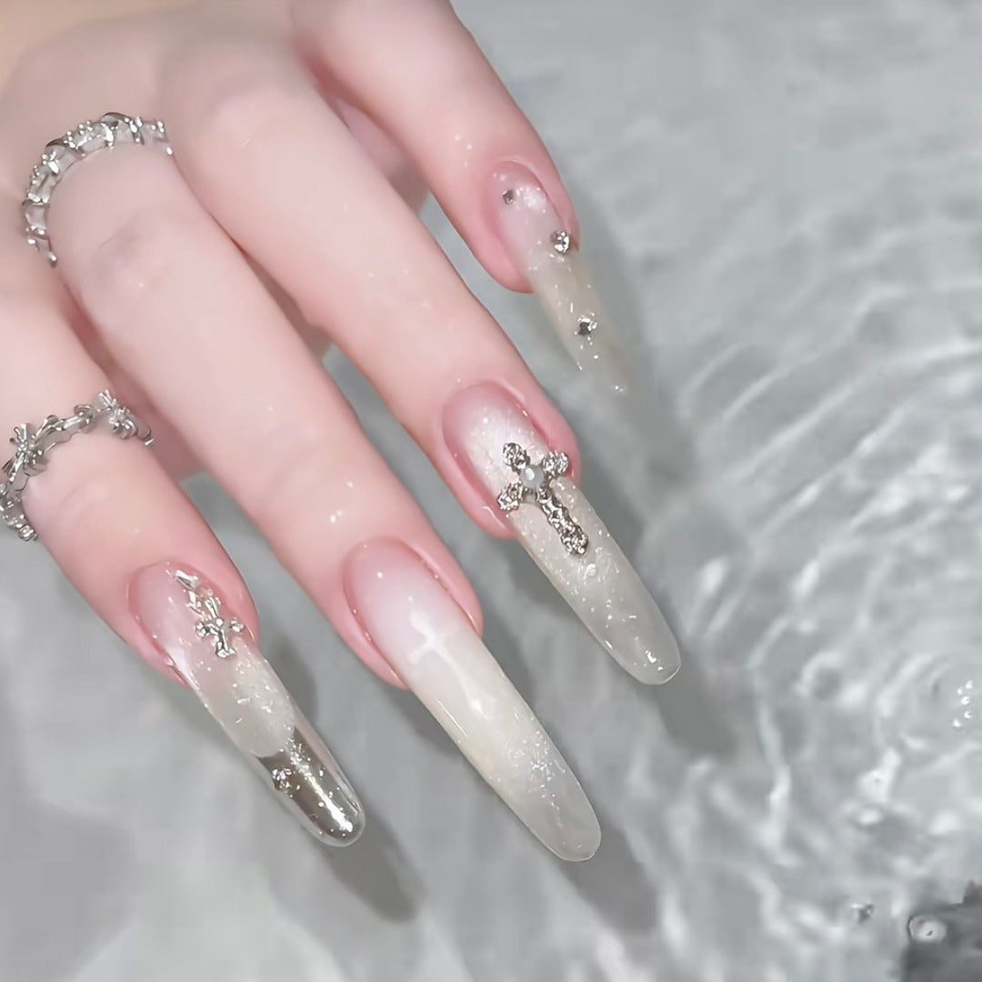 Elegantes Dekoratives Press-On-Nagelset mit Strass-Kreuzakzenten Brehn