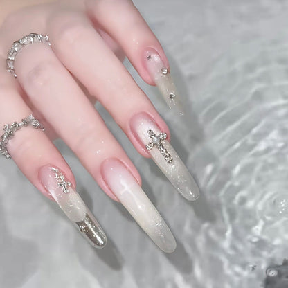 Elegantes Dekoratives Press-On-Nagelset mit Strass-Kreuzakzenten Brehn
