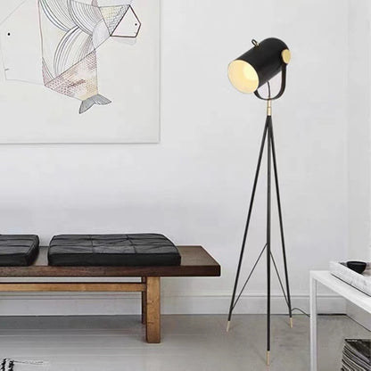 Moderne verstellbare Stehlampe mit Dreibeinfuß