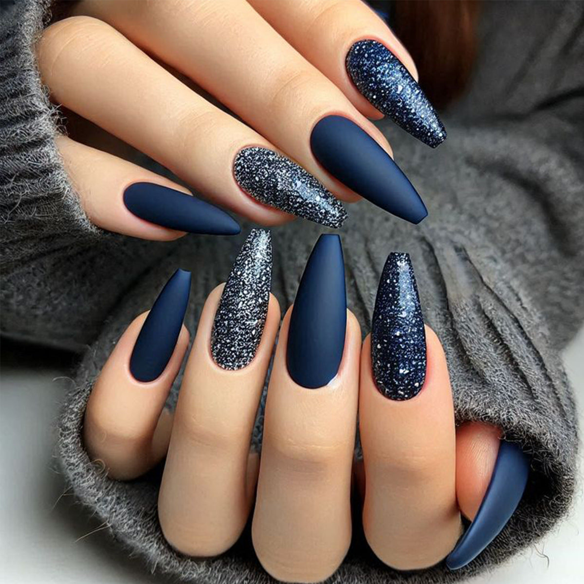Glitzernde Stiletto Press-On Nagelset Brehn