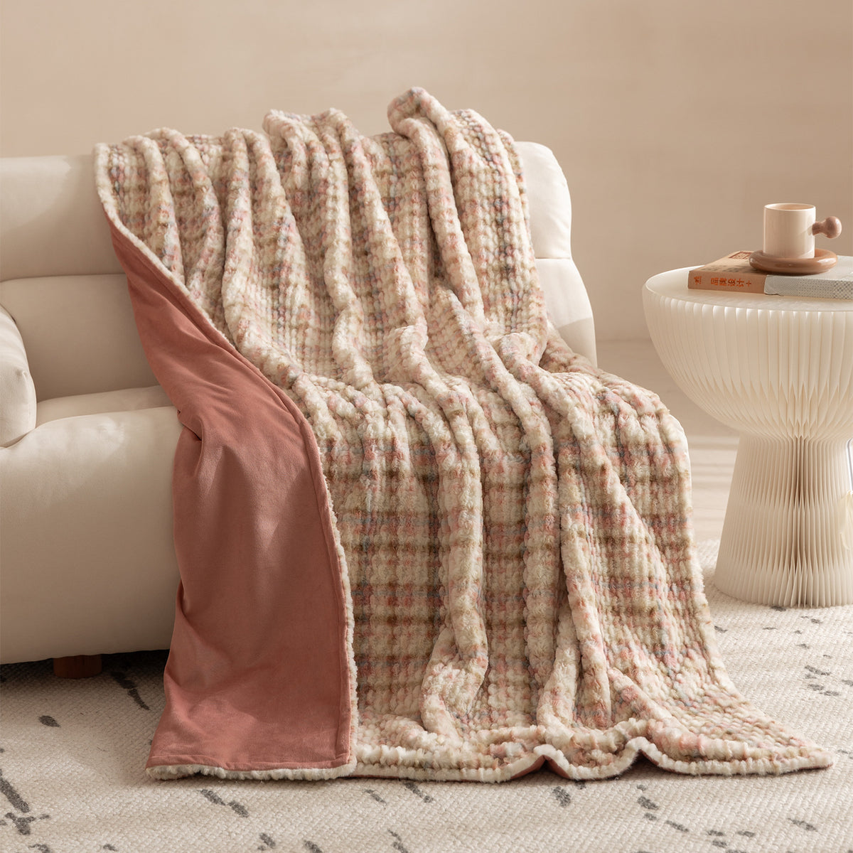 Kuscheldecke aus luxuriösem Kunstfell mit gewellter Struktur und weicher Mikrofaser-Rückseite Brehn