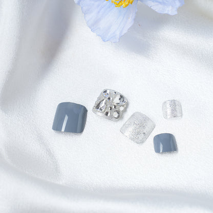 Glamouröse mit Rhinestones verzierte Nagelspitzen Brehn