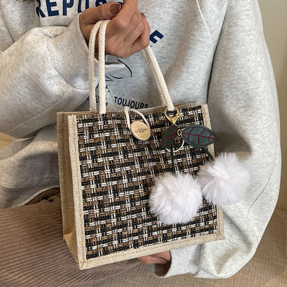 Bohemian Tasche mit dekorativen Pom Poms