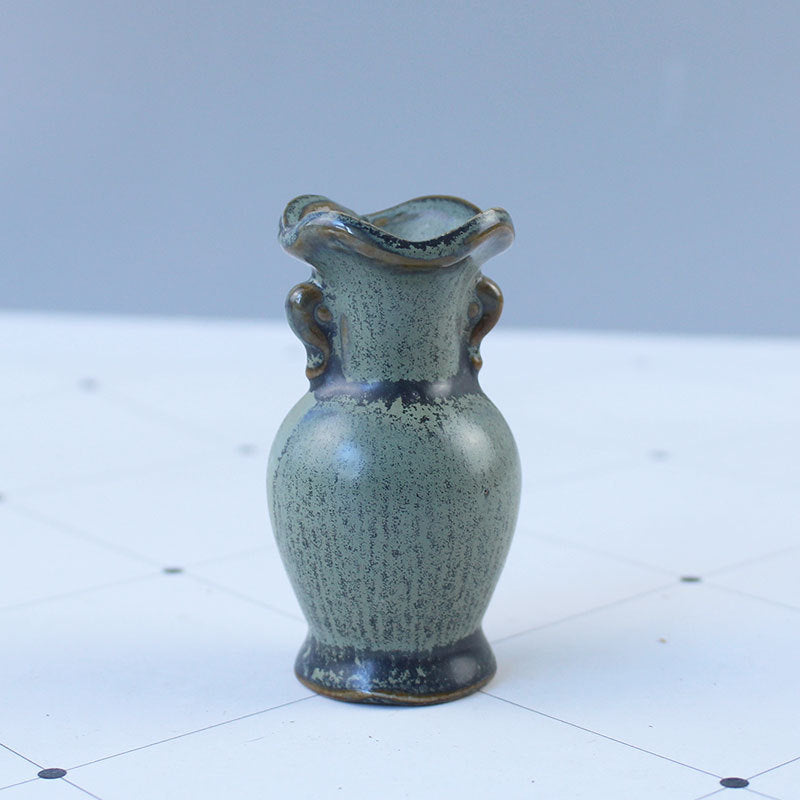 Elegante Keramikvase mit kunstvollem Design Brehn