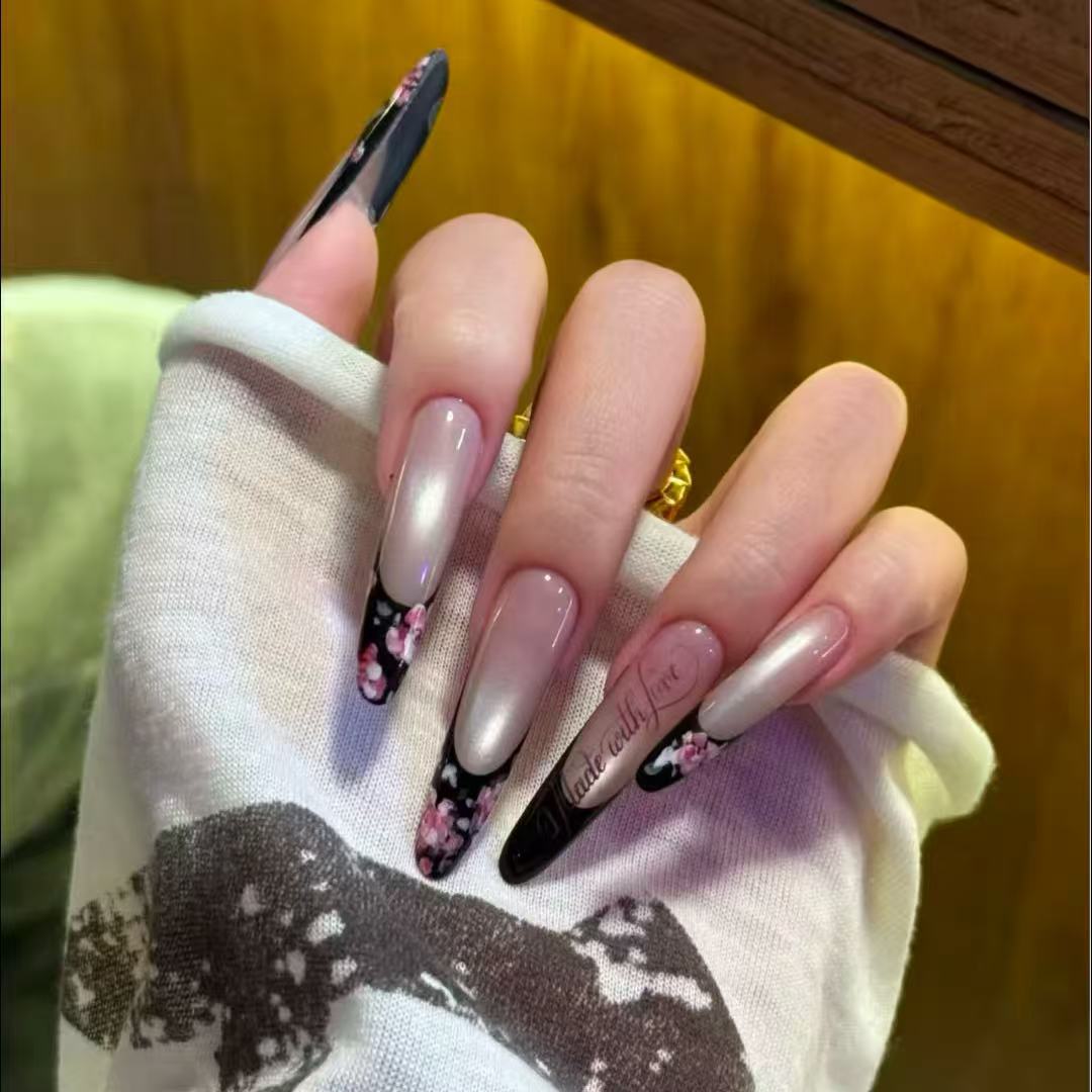 Künstlerische Lange Stiletto-Nagelverzierungen Brehn