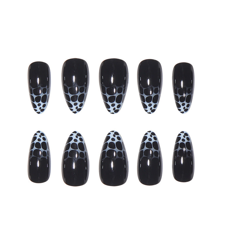 Stiletto-Nagelkunst mit abstrakten Mustern Brehn