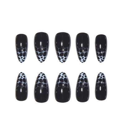 Stiletto-Nagelkunst mit abstrakten Mustern Brehn
