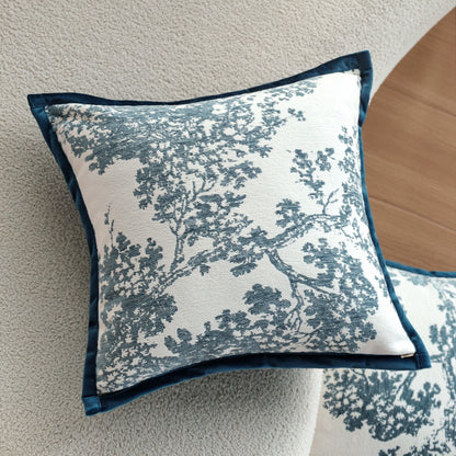 Quadratischer Kissenbezug mit feinem Toile‑Jacquard und seidiger Kederkante Brehn