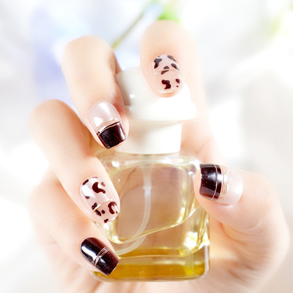 Künstlerisches Press-On Nagelkunst Set Brehn
