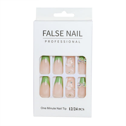 Dekorativer Press-On-Nagelset mit 3D-Akzenten Brehn