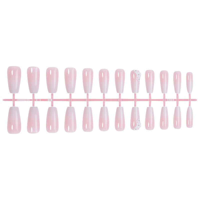 Elegantes Press-On-Nagelset mit floralen Akzenten Brehn