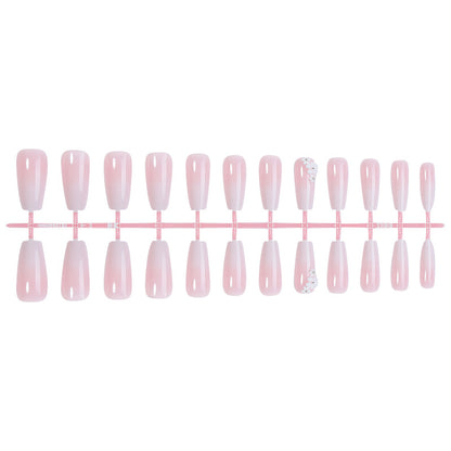 Elegantes Press-On-Nagelset mit floralen Akzenten Brehn