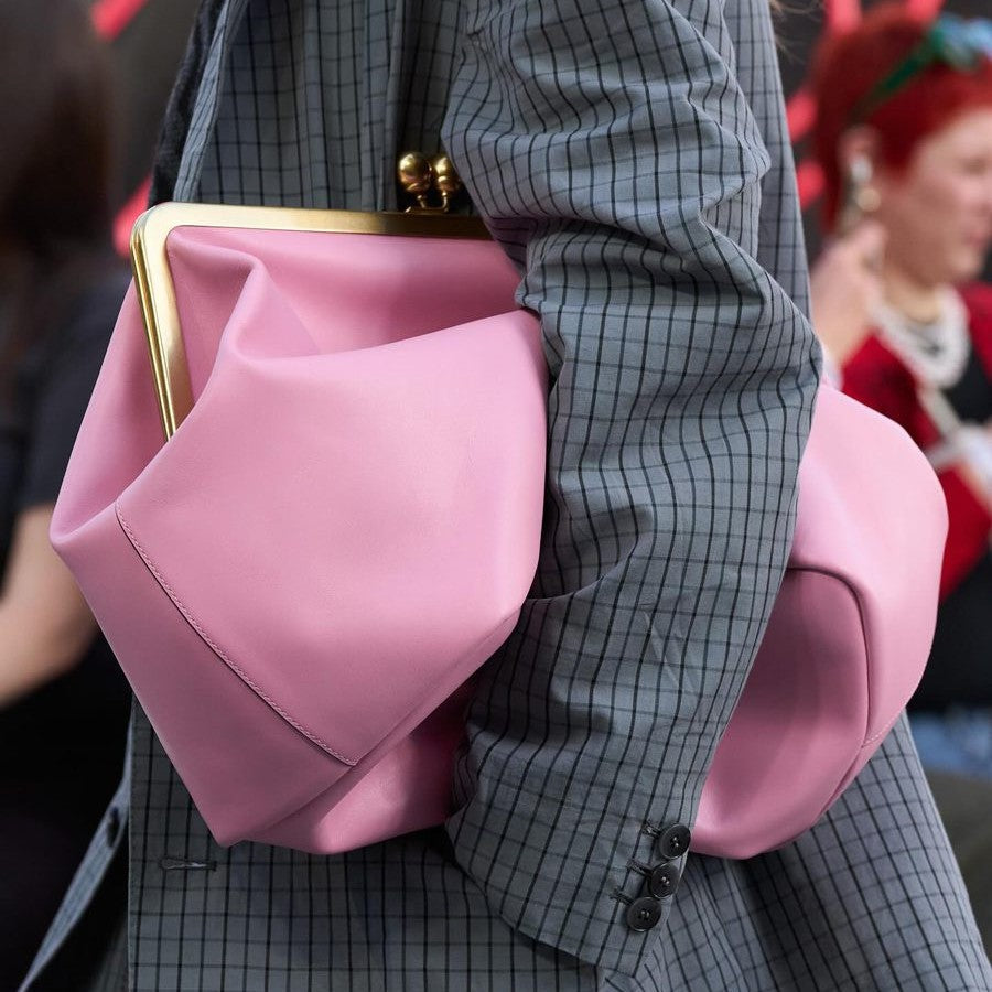 Elegante glänzende Krokodil-Effekt-Handtasche