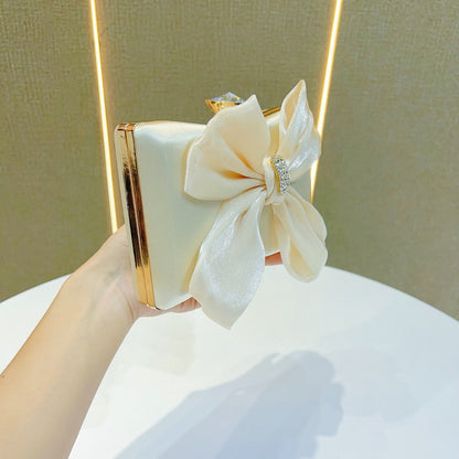Elegante Satin Abend Clutch