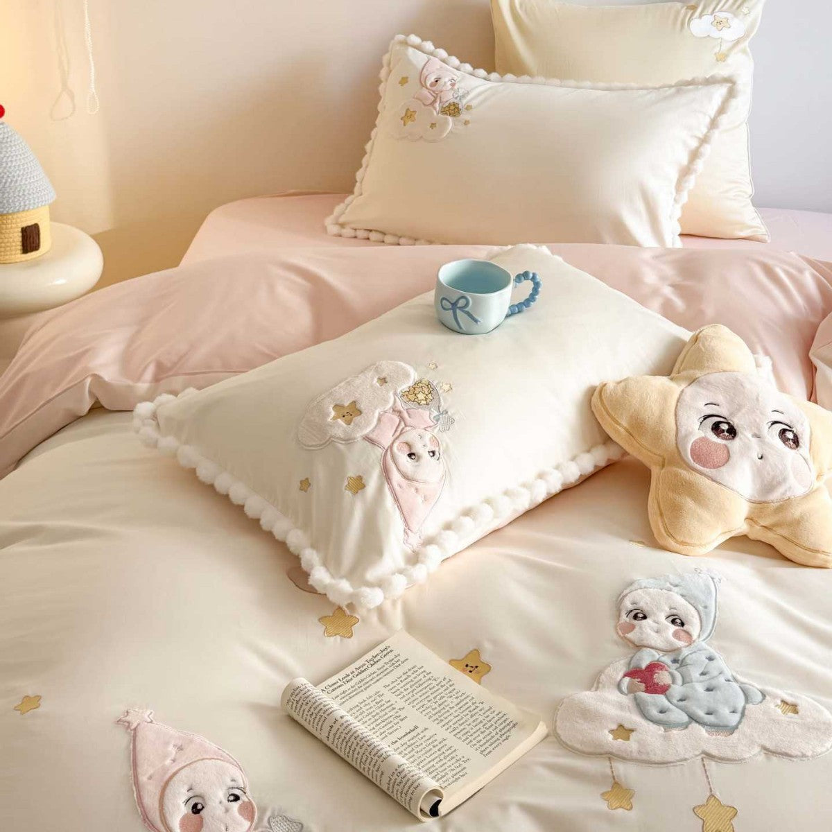Bettwäsche-Set für Kinder mit gestickten Wolken- und Sternapplikationen