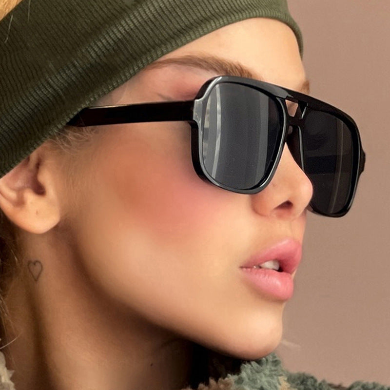 Damen moderne quadratische Sonnenbrille mit stylishem transparentem Rahmen Brehn