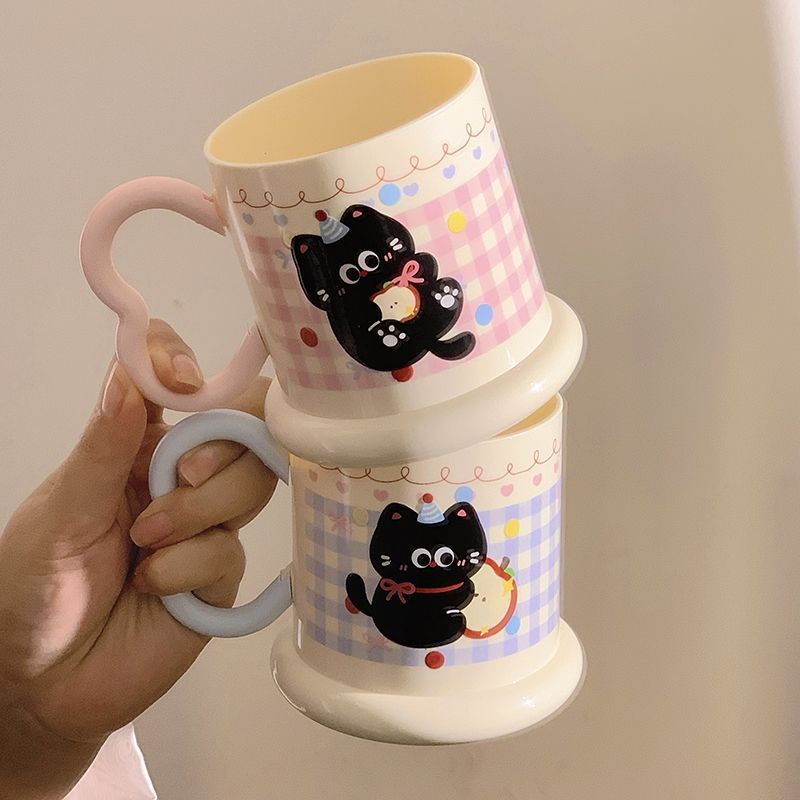 Keramiktasse mit Verspieltem Katzenmotiv Brehn