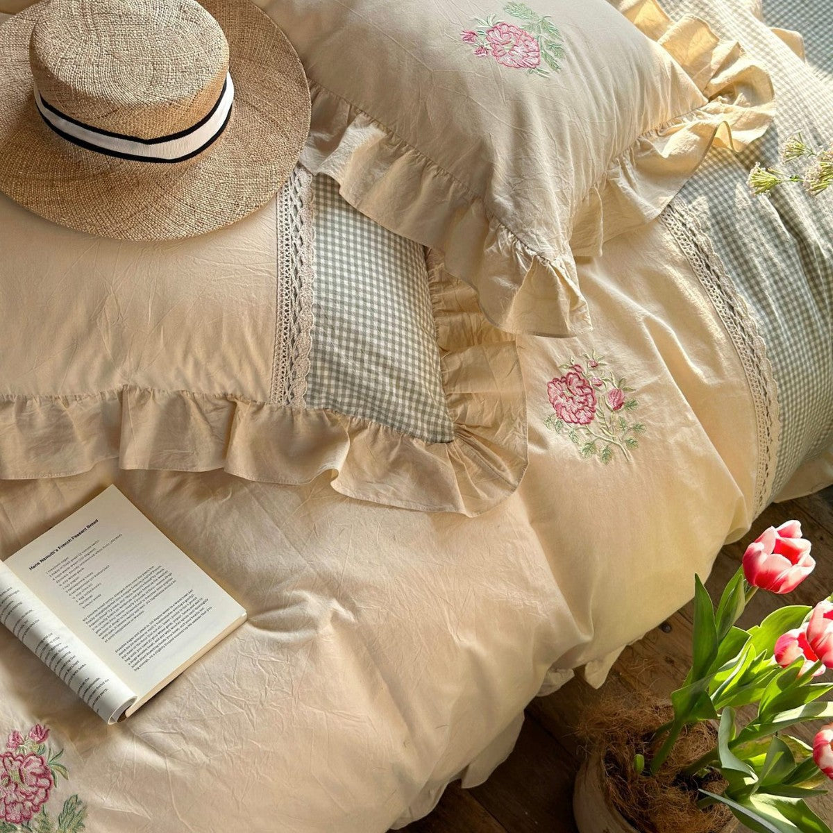 Bettwäsche-Set aus Leinen-Baumwoll-Mischgewebe mit Rüschen, Spitzenbesatz und Blumstickerei