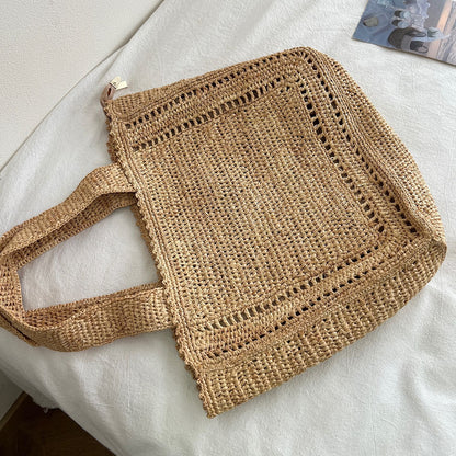 Handgefertigte Strohtasche mit Floralen Details Brehn