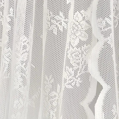 Elegante Spitzenfensterdekoration