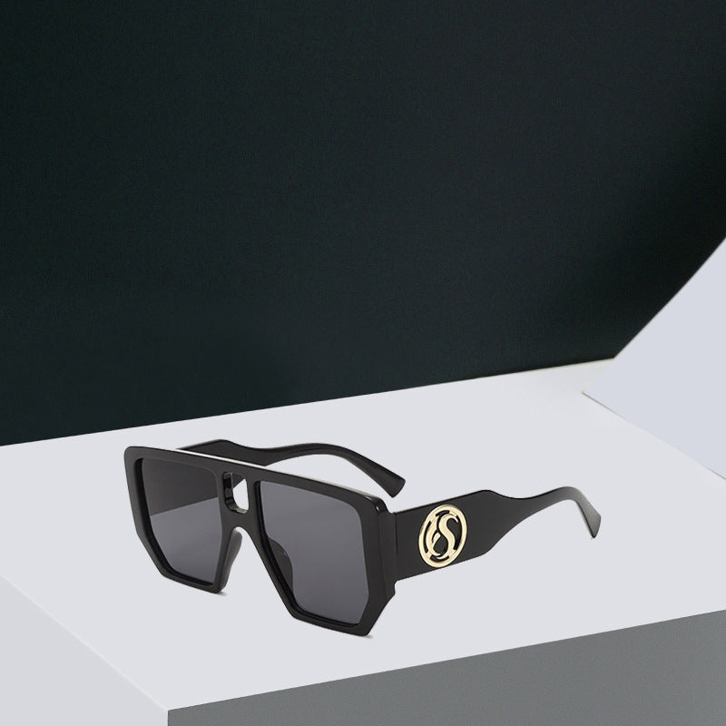 Damen Quadrat-Sonnenbrille mit auffälligem Muster und goldenen Akzenten Brehn