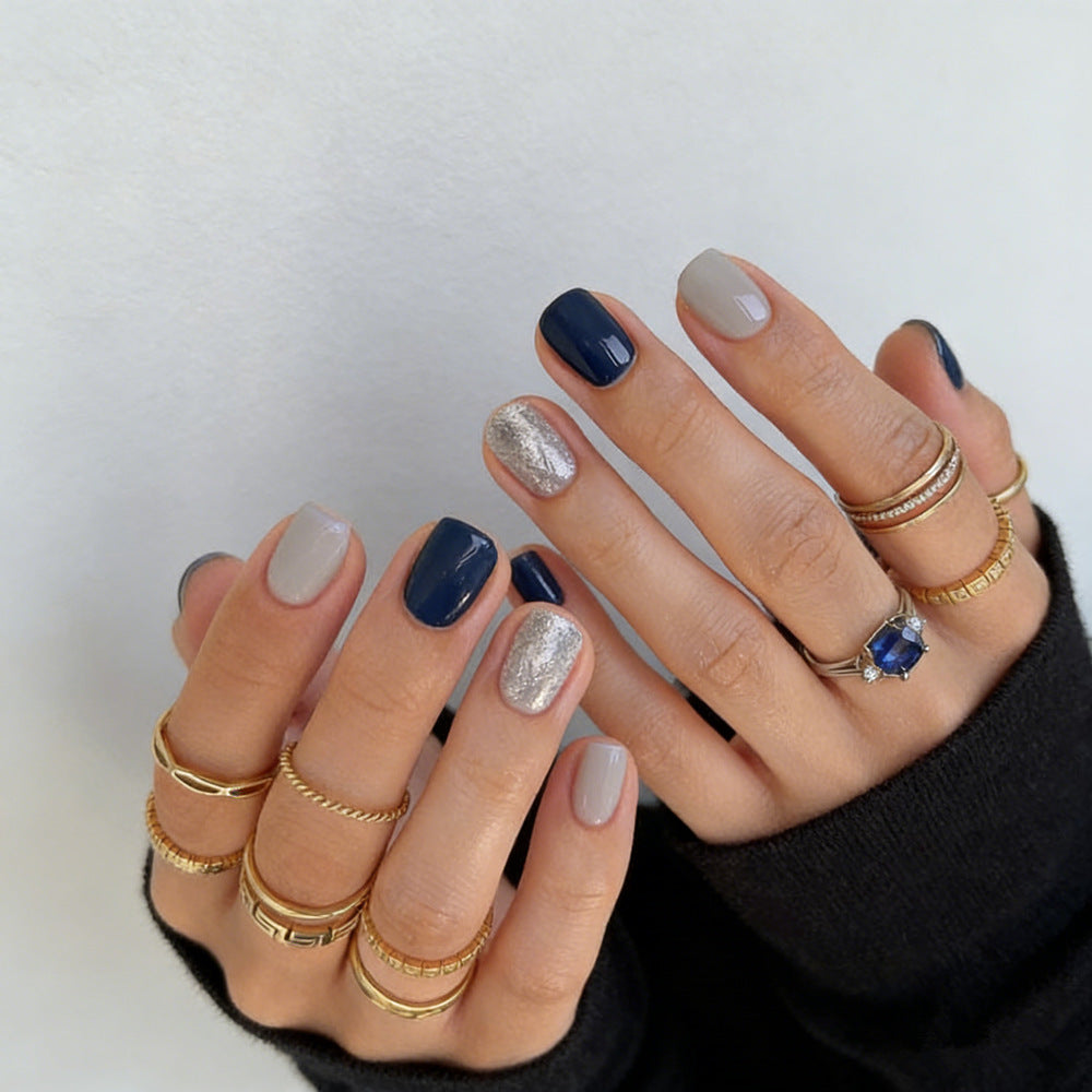 Elegante Kunstnägel mit verschiedenen Designs Brehn