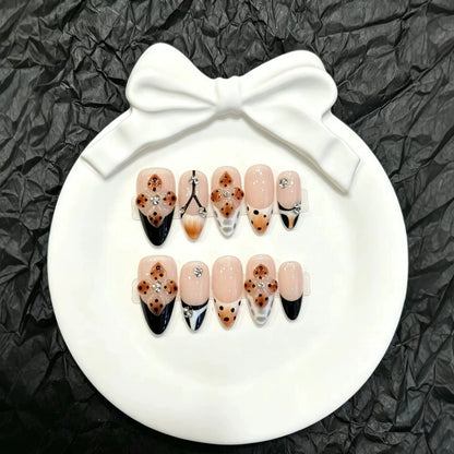 Künstlerisches Press-On Nagelset mit floralen und Edelsteinakzenten