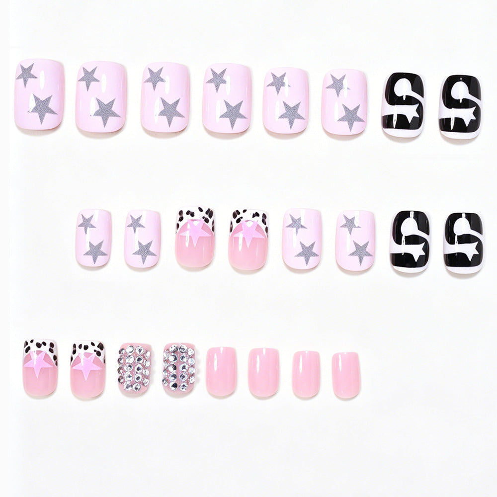 Künstlerisches Press-On Nagelkunstdesign Brehn