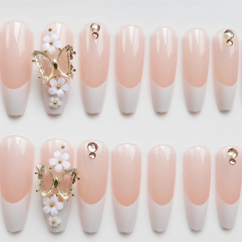 Luxus Press-On Nagelkunst mit floralen Akzenten Brehn
