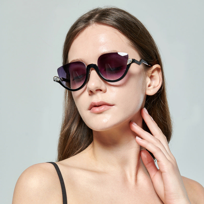 Damen Cat-Eye Sonnenbrille mit glamourösen Steinakzenten Brehn