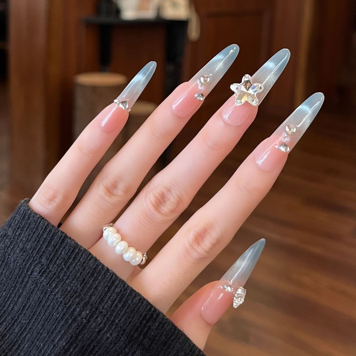 Dekorative mit Kristallen veredelte Press-On Nagelverlängerungen Brehn