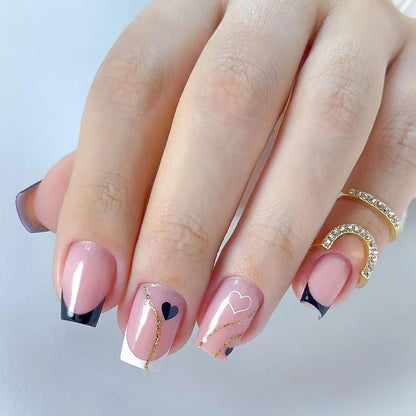 Kunstvolle Nagelverlängerungen mit elegantem Blattmuster Brehn