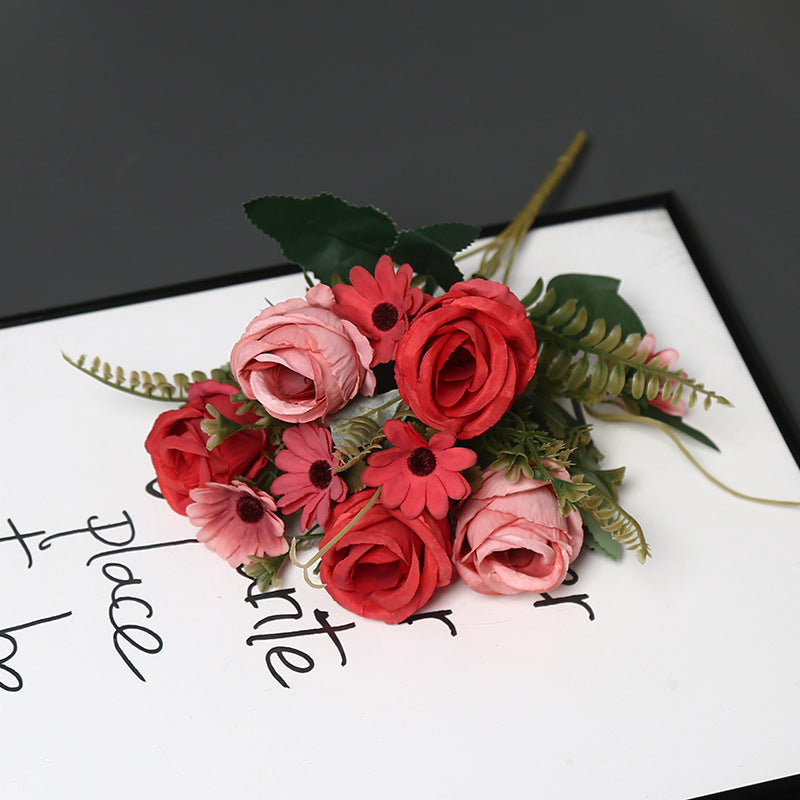 Dekorative Blumenarrangement für Tischdisplay