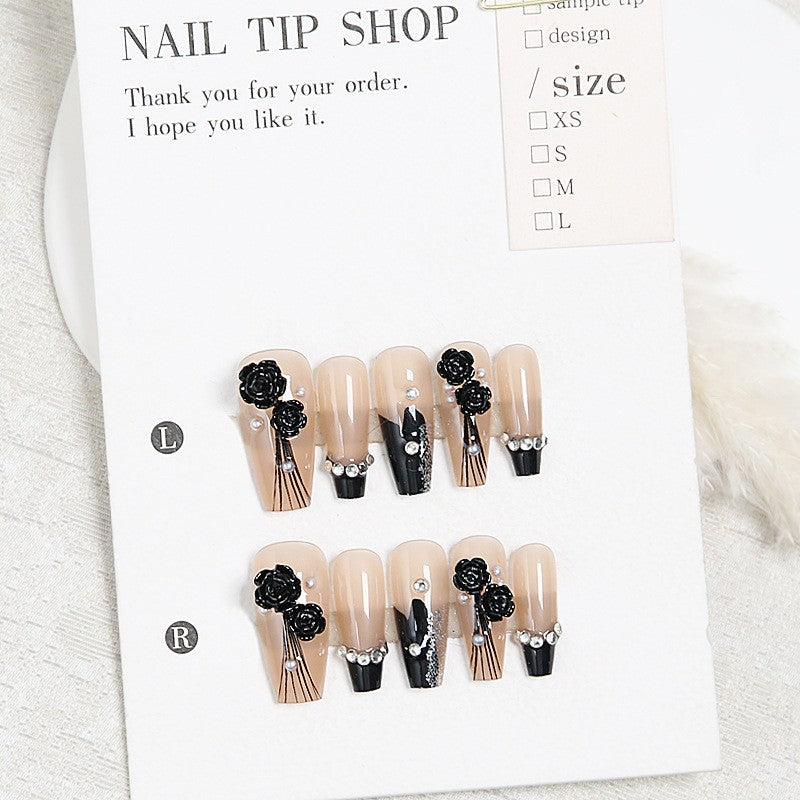 Kunstnagelset mit glamourösen 3D-Rosen-Details und eleganten Glitzerakzenten Brehn