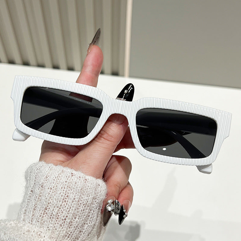 Damen stylische Sonnenbrille mit strukturiertem Rahmen Brehn