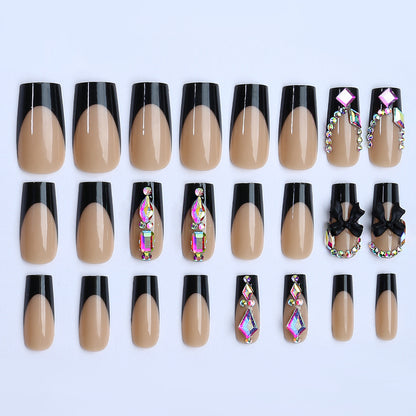 Glamouröses Kunstnagelset mit funkelnden Strass- und Schleifenverzierungen Brehn