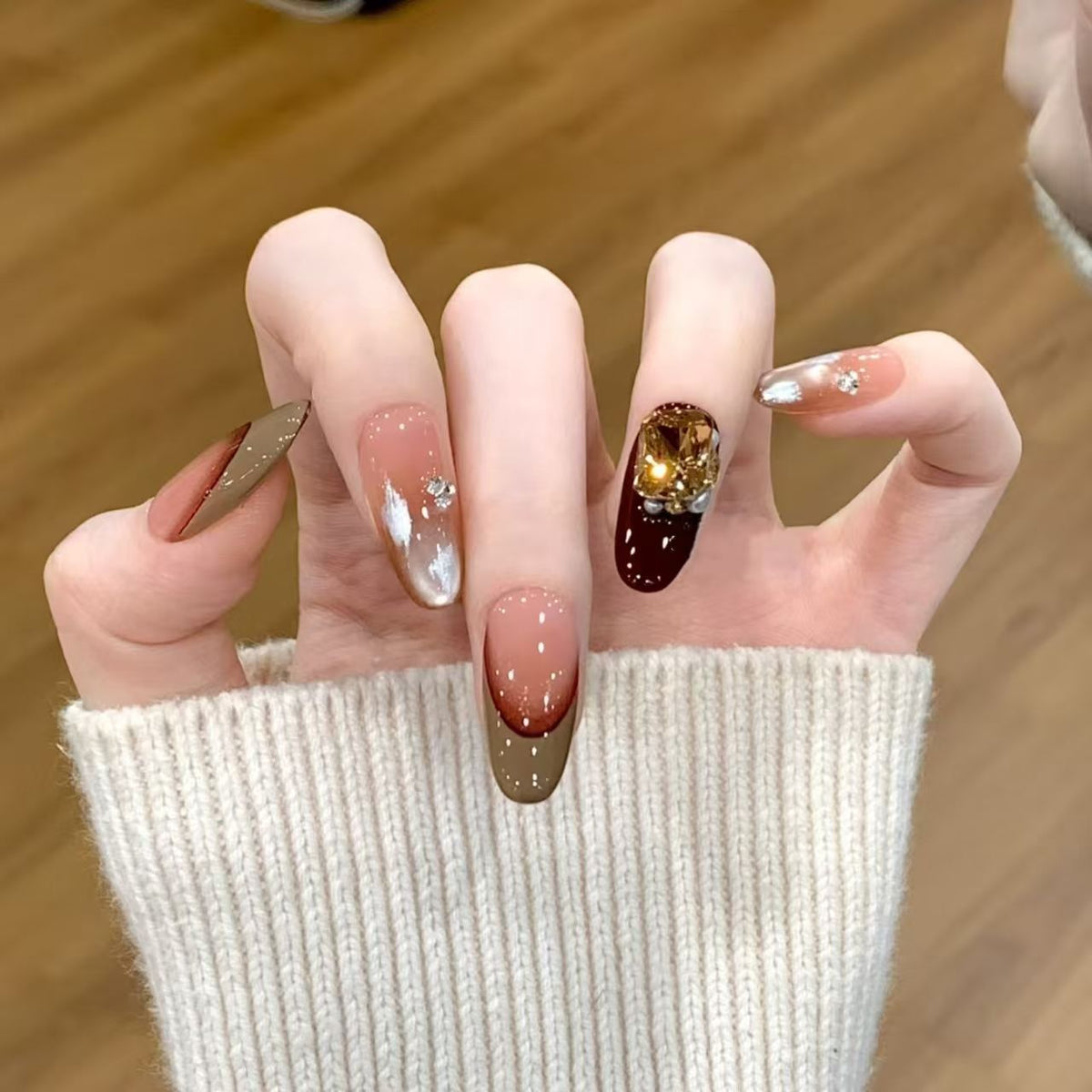Acryl-Nail Art Brehn