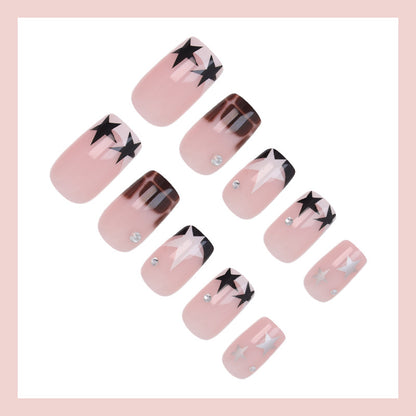 Kunstnagelset mit glamourösen Sternen- und Glitzerakzenten Brehn