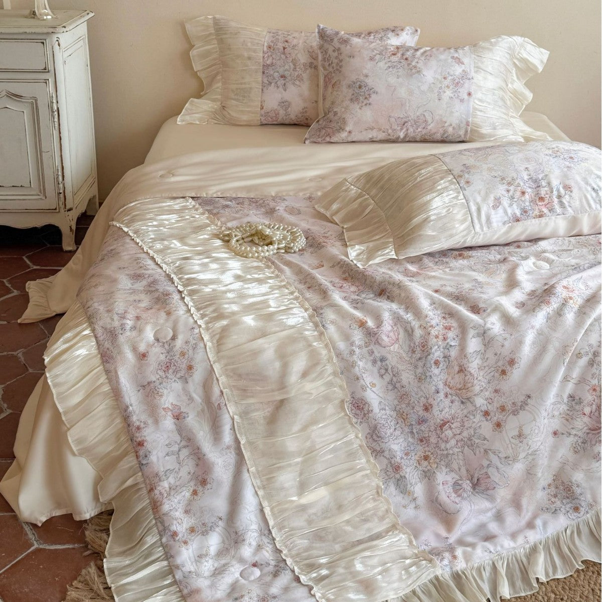 Satin-Bettwäschegarnitur im Vintage-Look mit Volant und floralem Jacquard Brehn