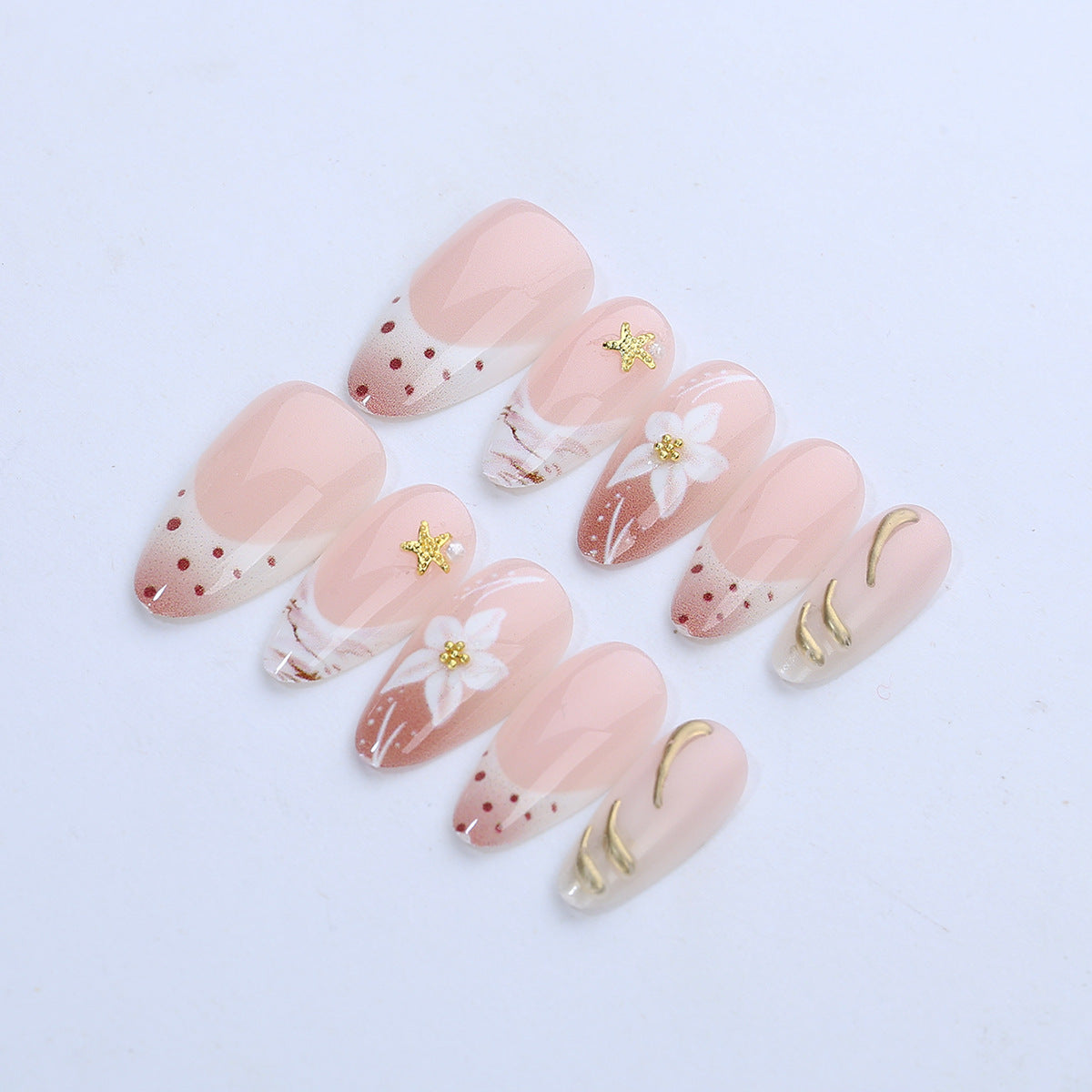Kunstnagelset mit floralen und eleganten Details Brehn