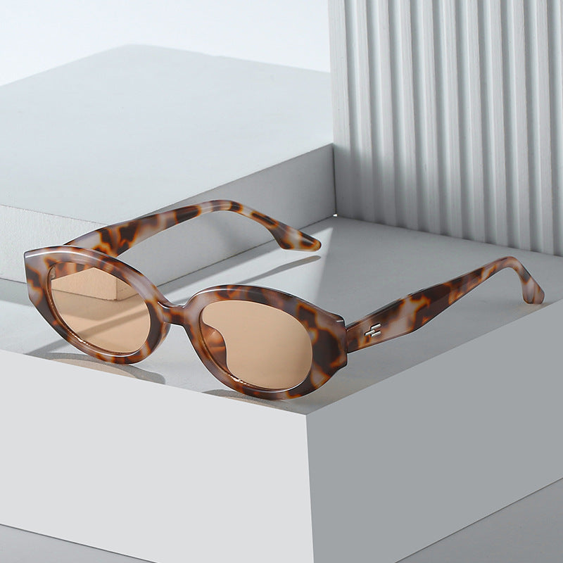 Modische auffällige ovale Sonnenbrille Brehn