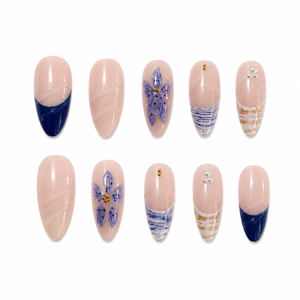 Kunstnägel mit Floralem Design und Eleganten Spitzen Brehn
